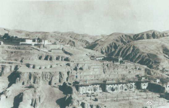 1947年12月25日至28日，中共中央在陜北米脂楊家溝召開(kāi)擴大會(huì )議（十二月會(huì )議）。圖為會(huì )議會(huì )址。