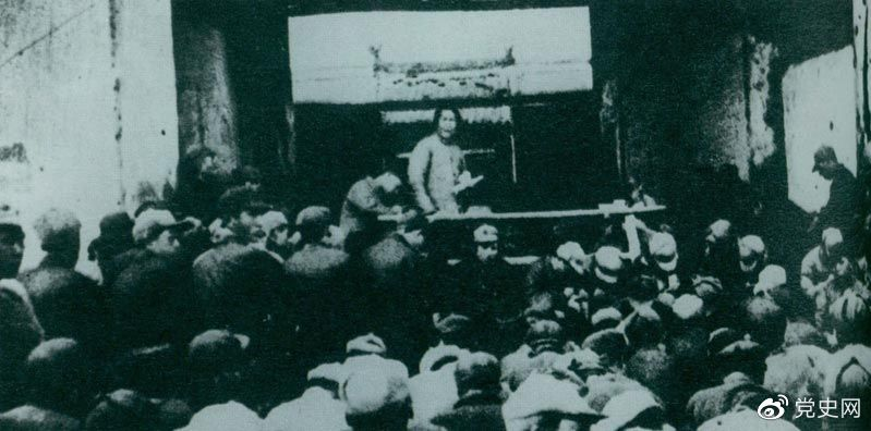 1935年12月27日，毛澤東在陜北瓦窯堡黨的活動(dòng)分子會(huì )議上作《論反對日本帝國主義的策略》報告。